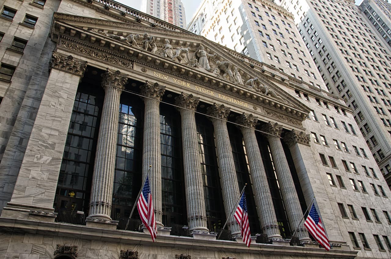 New York Stock Exchange building, where Circle is listed, illustrating the Binance USDC investment