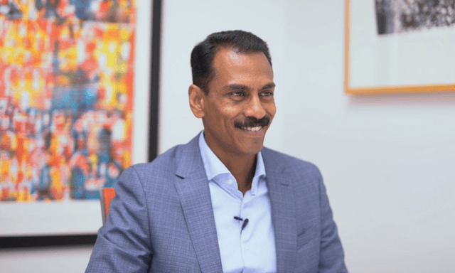 Dealership handoff moment that Tekion Spend embedded banking is built around