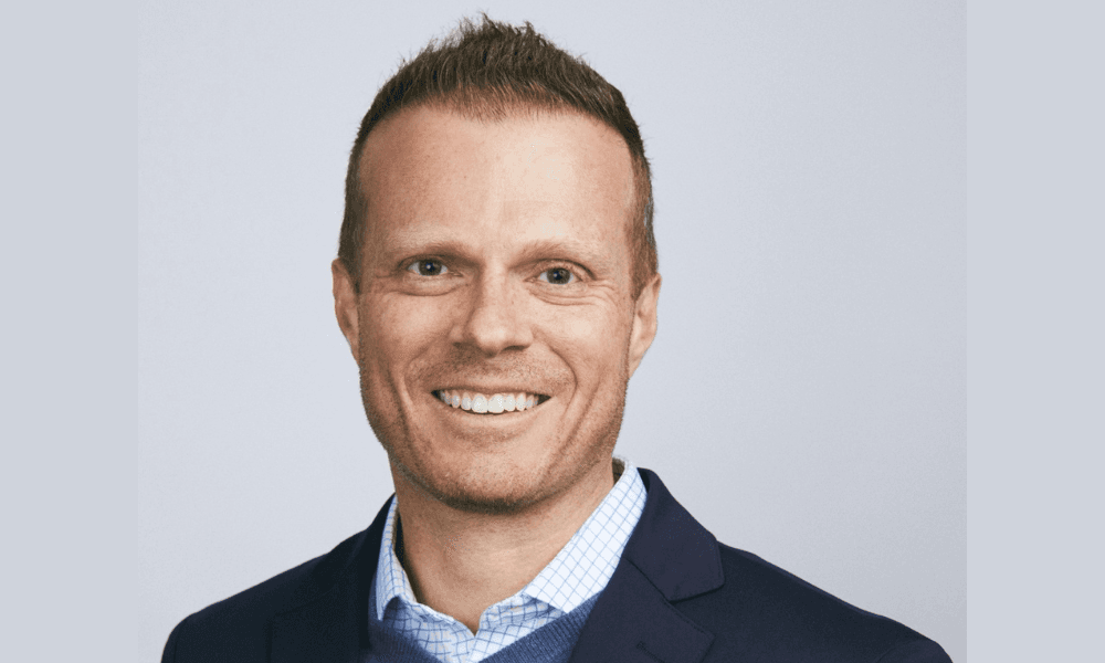 Analyst reviewing market data screens, illustrating Morningstar Direct AI