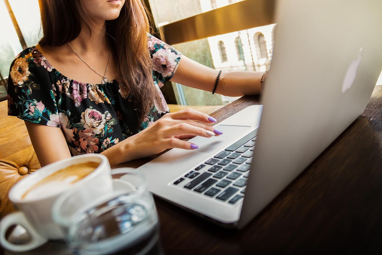 Woman applying for a loan on a laptop, illustrating Plaid LendScore 2 cash flow underwriting