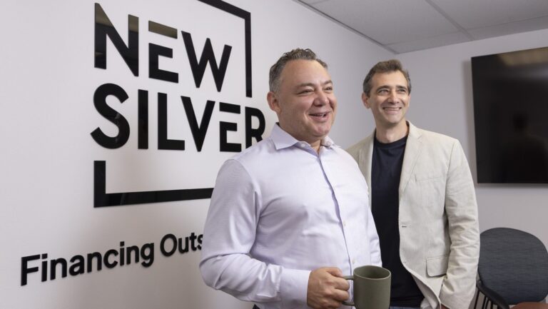 New silver 056 opt 1 e1759511218605.jpg