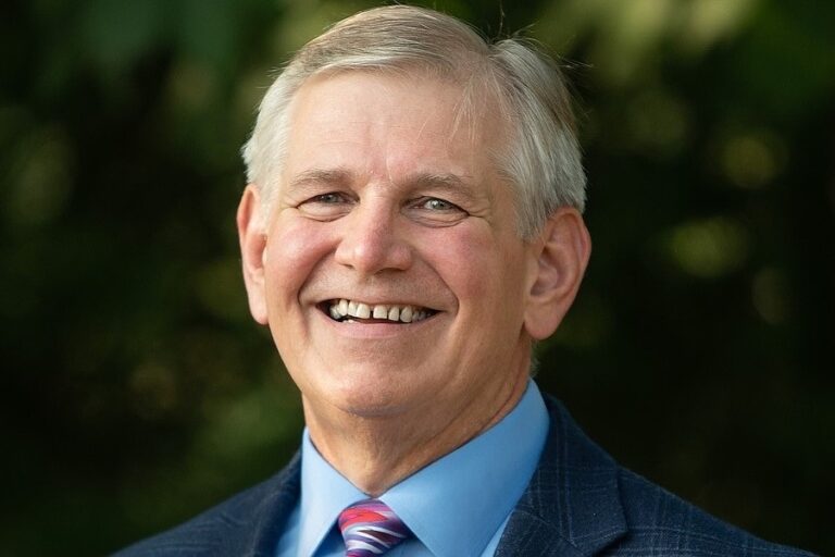 Chris Hopkins 3X2 t1200.jpg